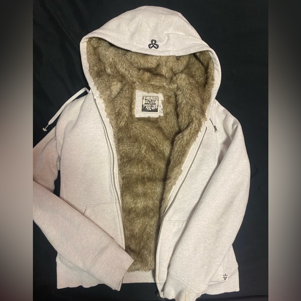 COPY - VINTAGE/Y2K/2000’s Aritzia Tna Large ( fits a S/M ) Fur Hoodie/Jacket